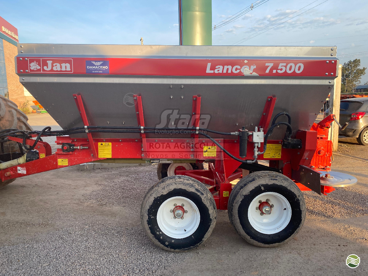 IMPLEMENTOS AGRICOLAS DISTRIBUIDOR CALCÁRIO 7500 Kg Rota Agrícola - Stara TAPEJARA RIO GRANDE DO SUL RS